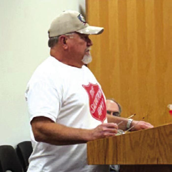 Jesse Lednicky addresses the board at the Jan. 5, LGISD board meeting.