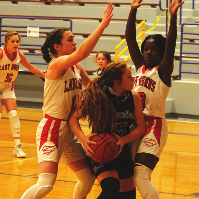 Schulenburg’s Morgan Marburger, left, and Jessalyn Gipson, right, trap this Thrall player during Friday’s playoff game. Photo by Jeff Wick