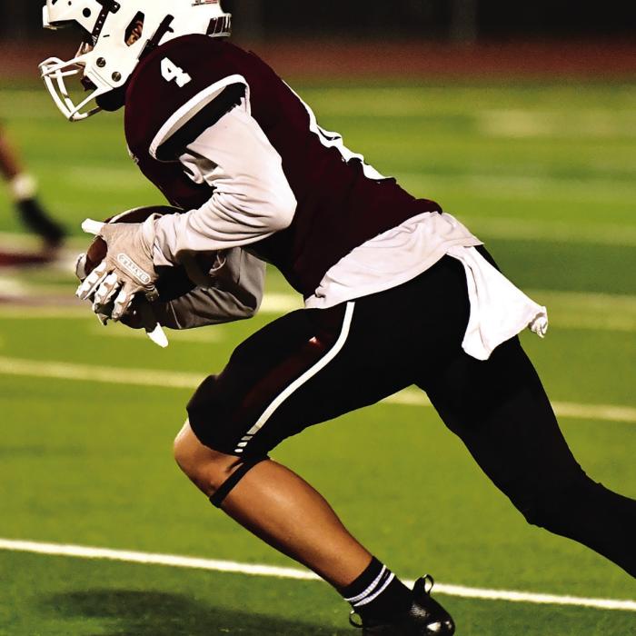 Beck Zimmerman makes a reception for the Bulldogs in Friday’s game. Photo by Stephanie Steinhauser