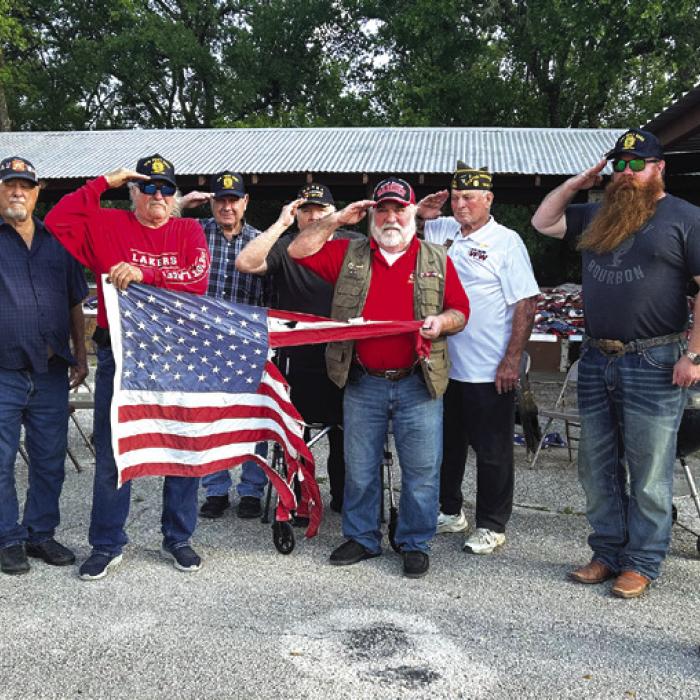 800 Old U.S. Flags Retired