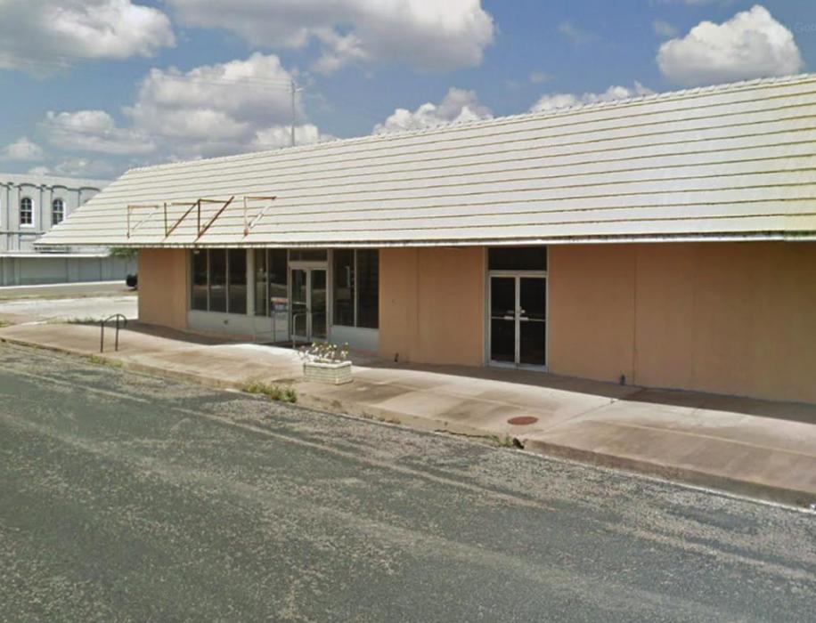 An image from Google Street View shows the appearance of the old Galipp’s Supermarket before the awning came down.