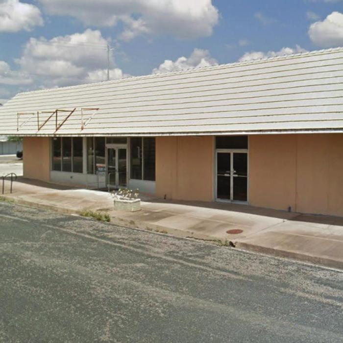 An image from Google Street View shows the appearance of the old Galipp’s Supermarket before the awning came down.