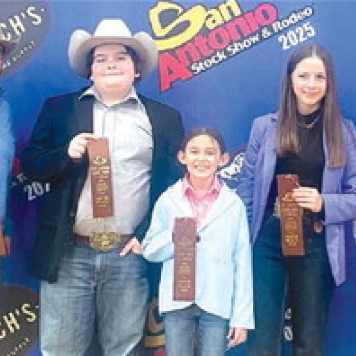 9th Place Junior Team: Coach JoJo Carrales, Rilan Karisch, Emma Zweschper, Addison Berckenhoff , and Kinley Kutac.