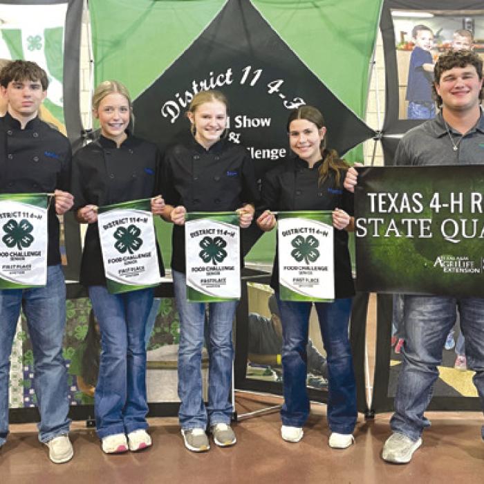 Shaker Bakers: Kandon Kaspar, Hailey Janish, Scotti Beseda, MacKayla Griffin, and District 11 4-H Council Officer.