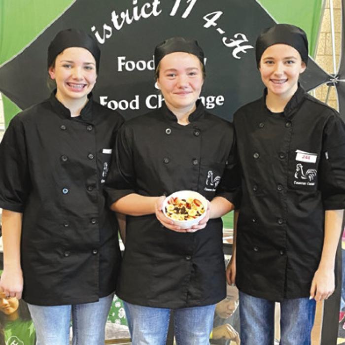 Country Cooks: Morgan Williams, Lylah Robertson, and Summer Dooley.