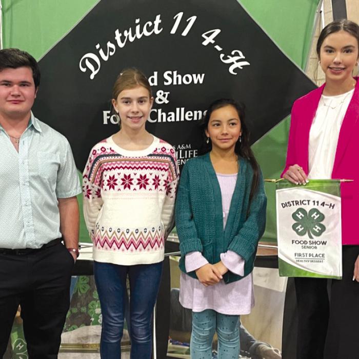 District 11 4-H Officer Logan Poncik, Jillian Seale, Chloe Oliva, and Tori Newton.