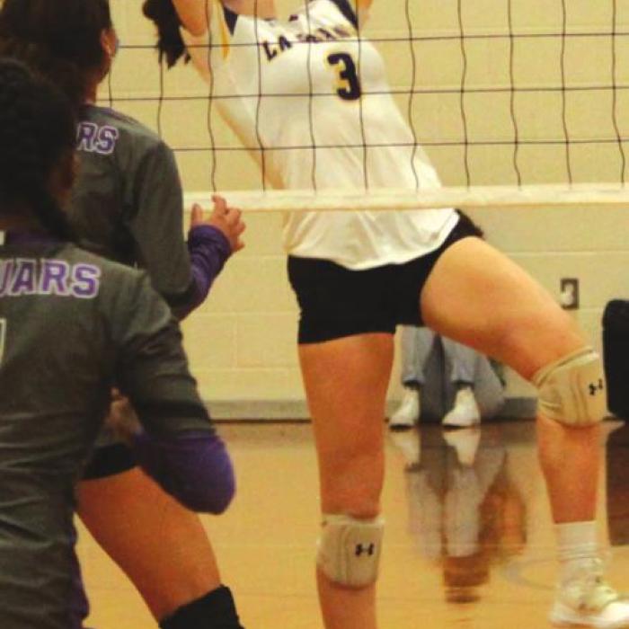 Hailey Hill sets a ball in Friday’s victory. Photos by Jeff Wick