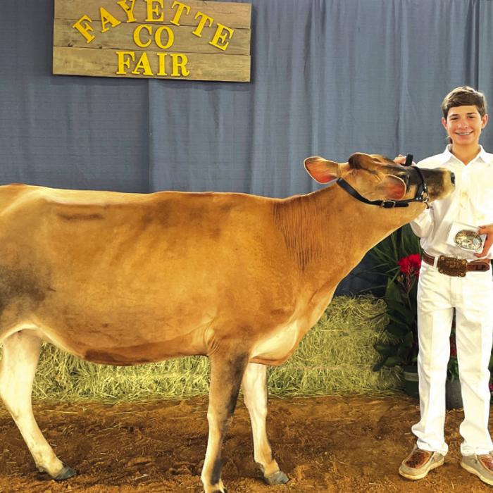 DAIRY SHOW • JUNIOR SHOWMANSHIP Landon Peikert