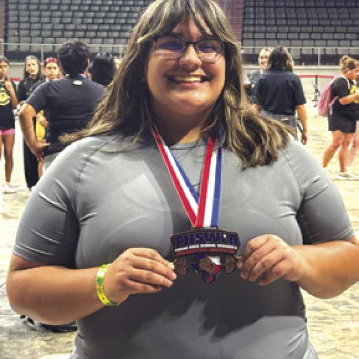 Coleman Qualifies for State in Powerlifting
