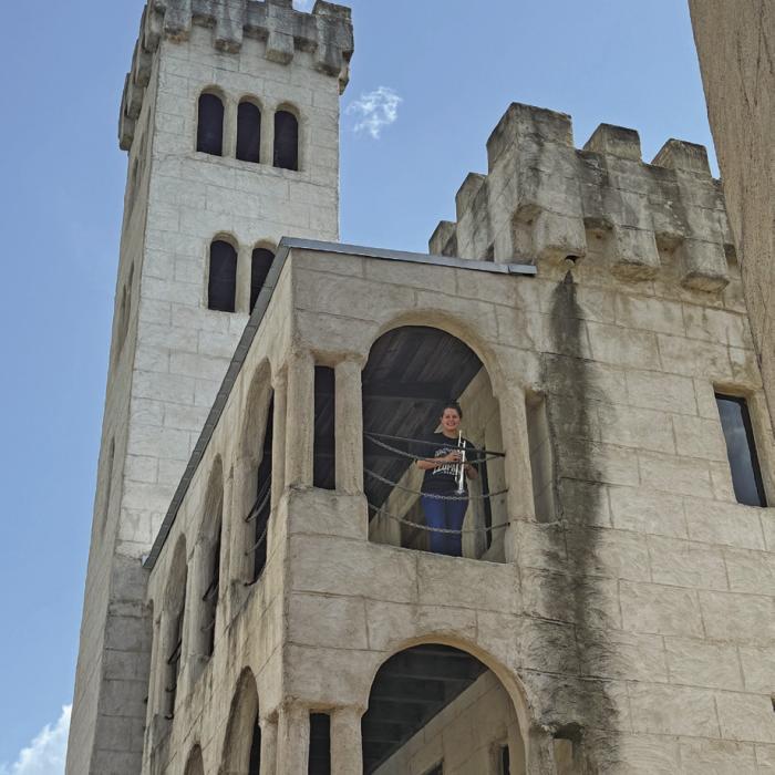 At Newman’s Castle in Bellville, a young wish kid was crowned “Queen for a Day” in a fairytale celebration made possible by Make-A-Wish. La Grange High School student Lauren Rusek performed the royal trumpet fanfare as the Queen made her grand entrance — a moment that brought smiles, cheers, and even a few tears.