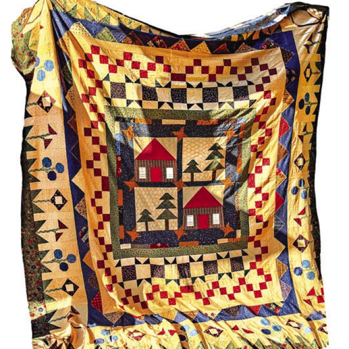 The Fayetteville Quilting Bees’ Queen size “Old House” pattern quilt will be auctioned at Lickskillet.