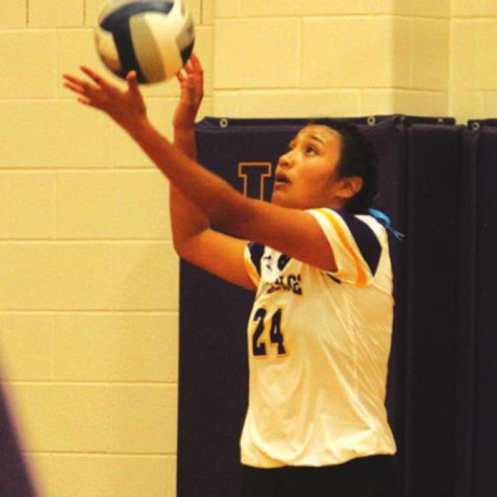 Citlalli Barcenas served La Grange to a 7-0 lead in the third set Tuesday.