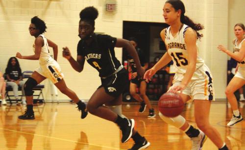 La Grange’s Camille Gonzalez, right, and Tori Harold, left, lead a La Grange fast break Tuesday. Photo by Jeff Wick