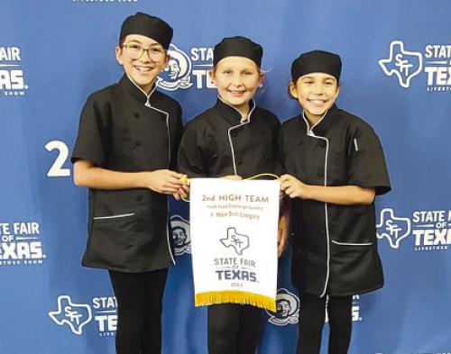 Junior Main Dish: Taylyn Newton, Charli Hadaway, and MaeBess Huette.
