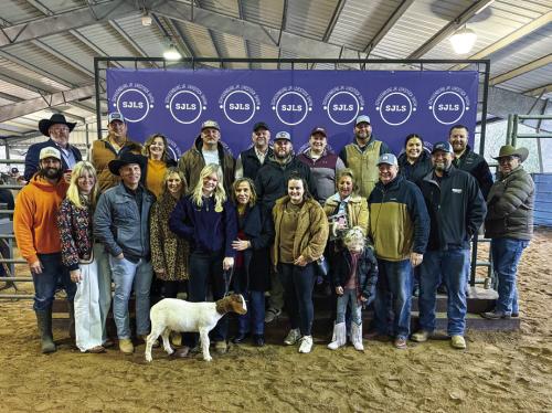 Student Donates Goat at Livestock Show to Help Family Whose House Burned – $12,050 Raised
