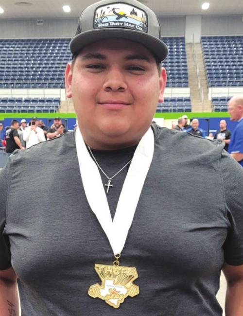 Flatonia’s Alvarado Hoists 1,660 Pounds to Win Powerlifting State Title
