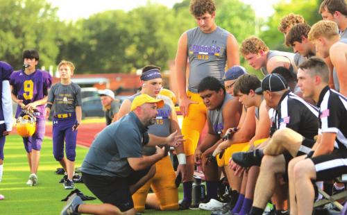 La Grange assistant coach Robert Barber talks to some players during Friday’s scrimmage in El Campo. Photos by Darrell D. Gest