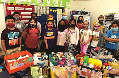 Students Donate to Food Pantry