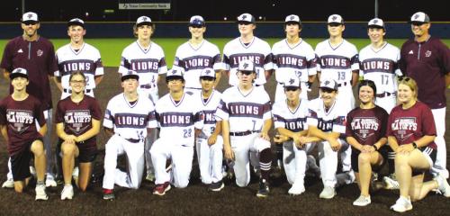 The members of the Fayetteville baseball team pose on the field after Friday’s victory in the regional finals over D’Hanis. Photo by Brian Pierson
