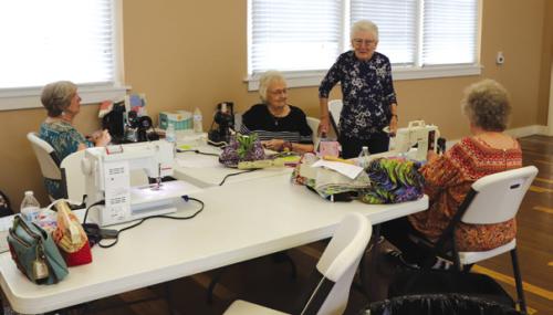 Jo Knox visited for the day with Kathy Theut, Bobbie Elliott and Janice Raabe.