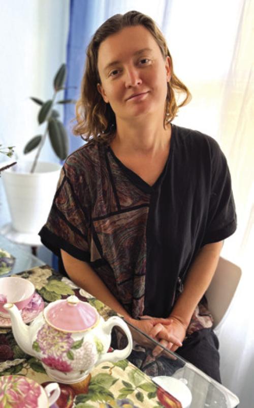 In a typical Ukrainian setting, Olga Beishir, from Columbus, talks about her life in Ukraine.