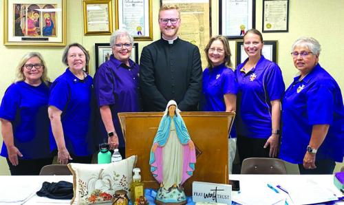 The newly installed officers for 2024-2026 are pictured with Father Chris Smith. The Court voted in the replacement Treasurer at the August 26 meeting. Standing left to right: Carolyn Weishuhn, Recording Secretary; Marilyn Kothmann, Vice Regent; Sherry Hebert, Regent; Shirley Antosh, Financial Secretary; Aimee Krause, Treasurer; and Rosa Galipp, District Deputy.