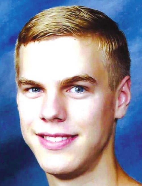Dustin Canik Receives Scholarship