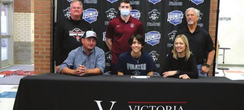 Lozano Signs With Victoria College