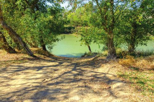 With Boatramp Closed, Northside Park Is Now the Place to Go for River Access