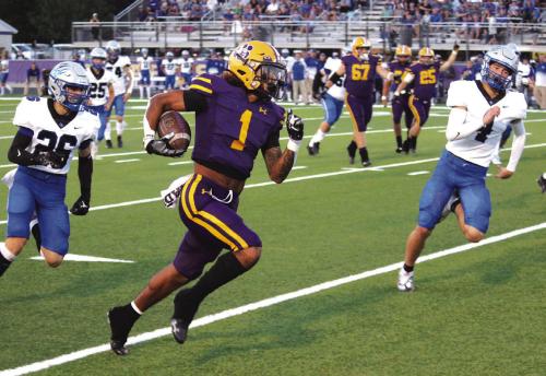 Leps Beat La Vernia 37-27 on Homecoming