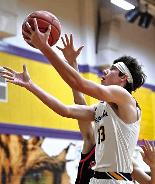 La Grange’s Jaxon Cooper scored a team-high 19 points in Tuesday’s game. Photo by Stephanie Steinhauser