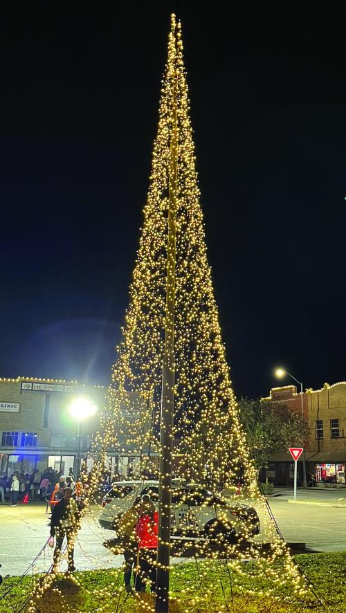 Schmeckenfest Draws Thousands to Downtown LG for Holiday Fest