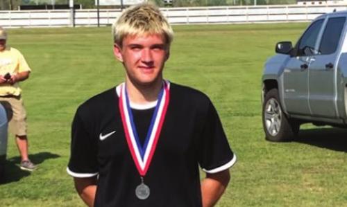 Oz Oldham was second in boys varsity singles.