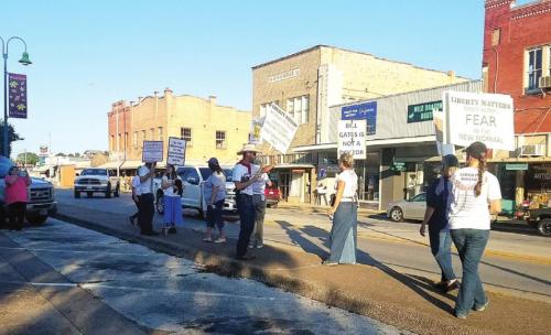Art and Liberty Activists Mix on the Courthouse Square