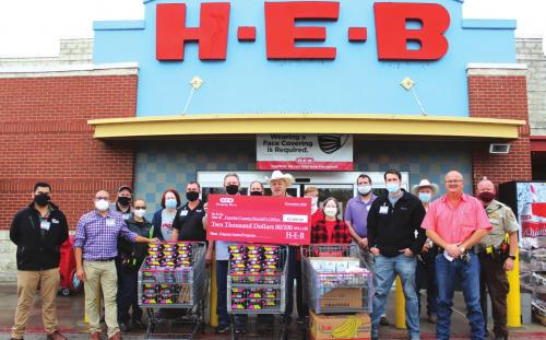 La Grange HEB Donates to Deputy Santa