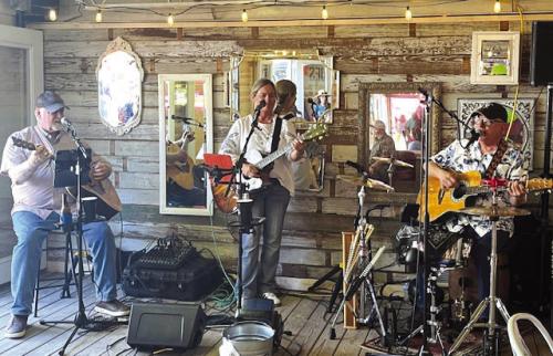 Mike, Annie and Glenn entertained the crowd at Jax Bar in the Warrenton Inn.