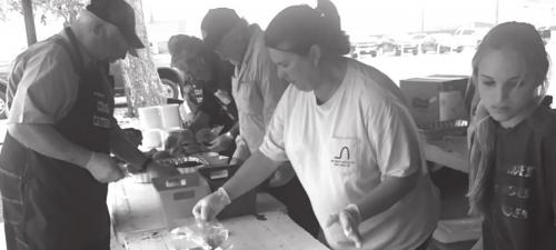 Volunteers Make Hamburgers at Livestock Show