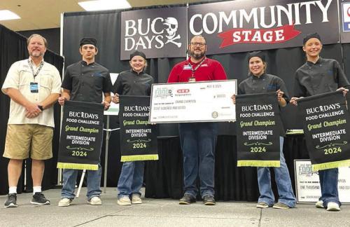 Champion Intermediate Team: Buc Days Representative, Kandon Kaspar, Scotti Beseda, HEB Representative, MacKayla Griffin, and Hailey Janish.