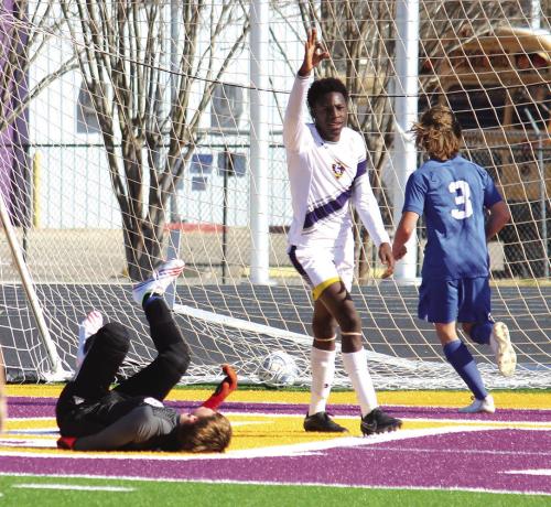 Davis’ Hat-Trick Highlights Home Tourney for LG Soccer