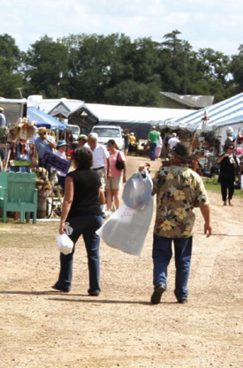 Shoppers wandering through the Warrenton antiques fields.