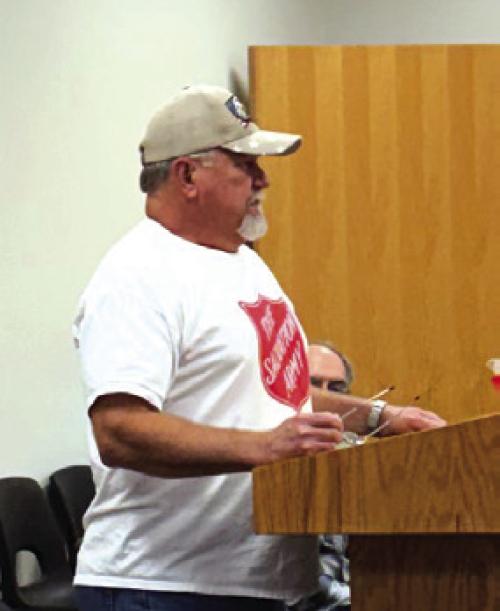 Jesse Lednicky addresses the board at the Jan. 5, LGISD board meeting.