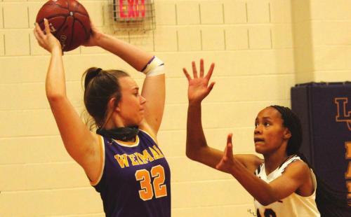 La Grange’s Aysia Grant plays defense against Weimar’s Skylar Heger. Photos by Jeff Wick